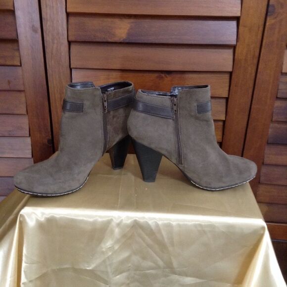 Sofft Brown/Taupe Suede Leather Ankle Boots Good Condition Size 9 - Picture 4 of 7